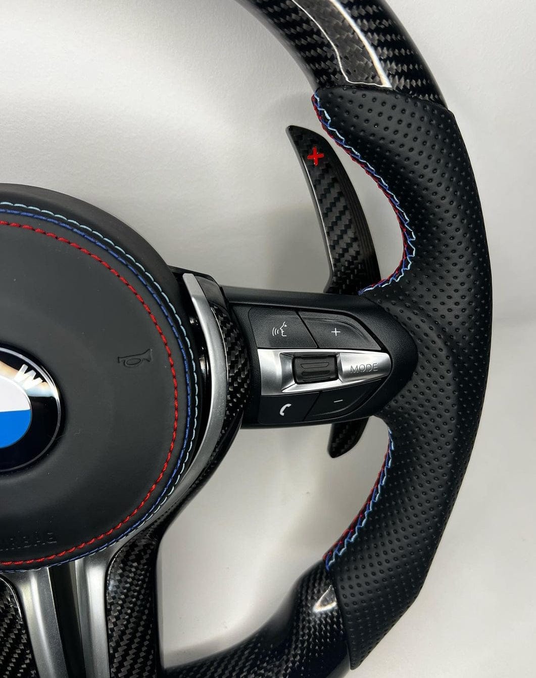 Systemcar67™Volant BMW LED palettes en carbone Série 1-7 et X1-X5 X3 X5
Avec airbag