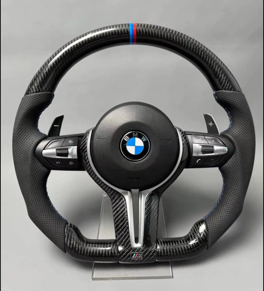 Systemcar67™ Volant BMW carbone pour F01/F10/F11/F13/F15/F20/F25/F30/F31/F36
serie:1/2/3/4/5/6/7